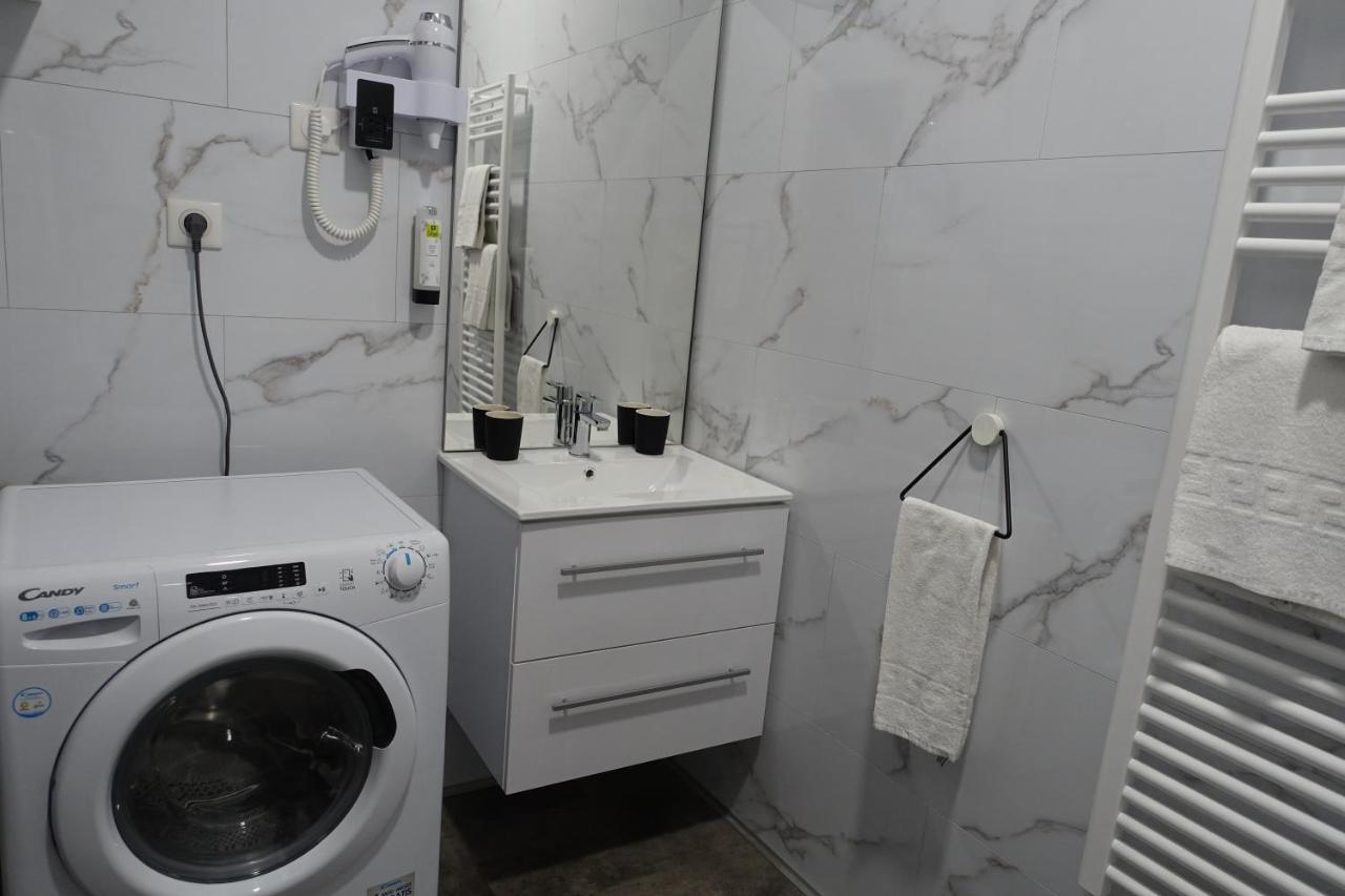 Hotel Logis Emeraude 2*
