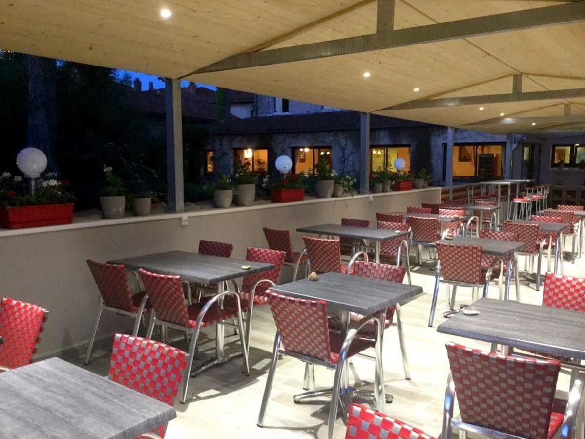 Logis Emeraude 2* Confolens